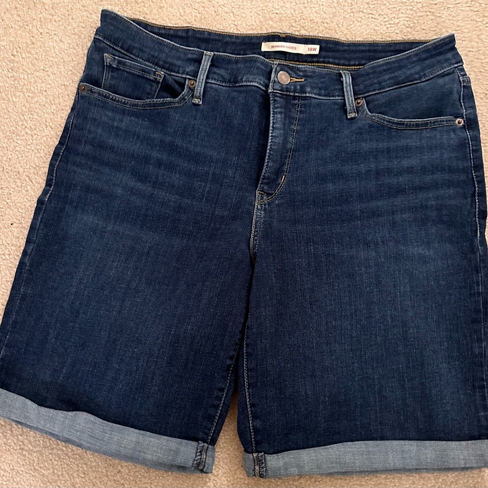 Levi 5 Pocket Mid Rise Bermuda Shorts